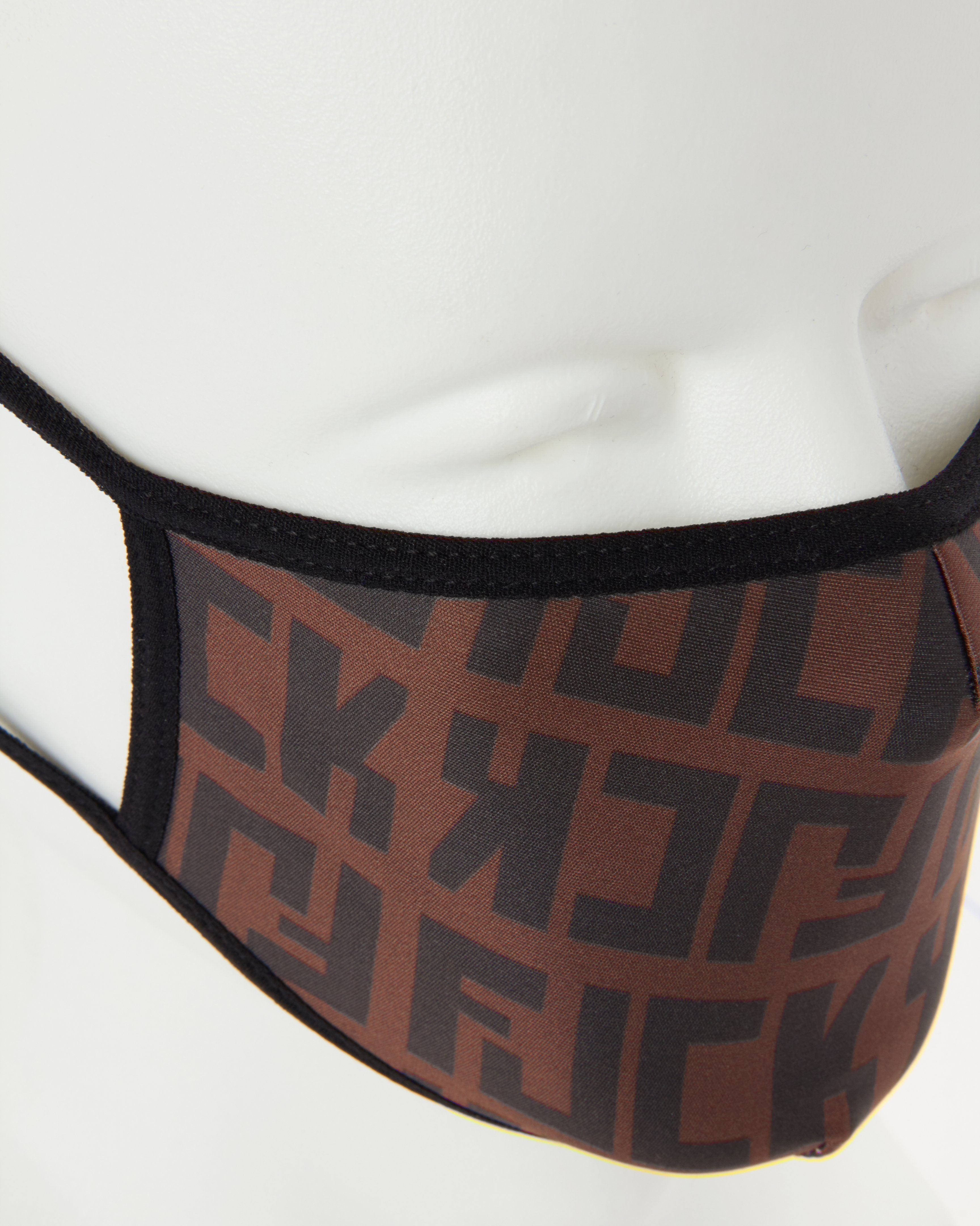 OFFENDED FORM-FITTING MASK