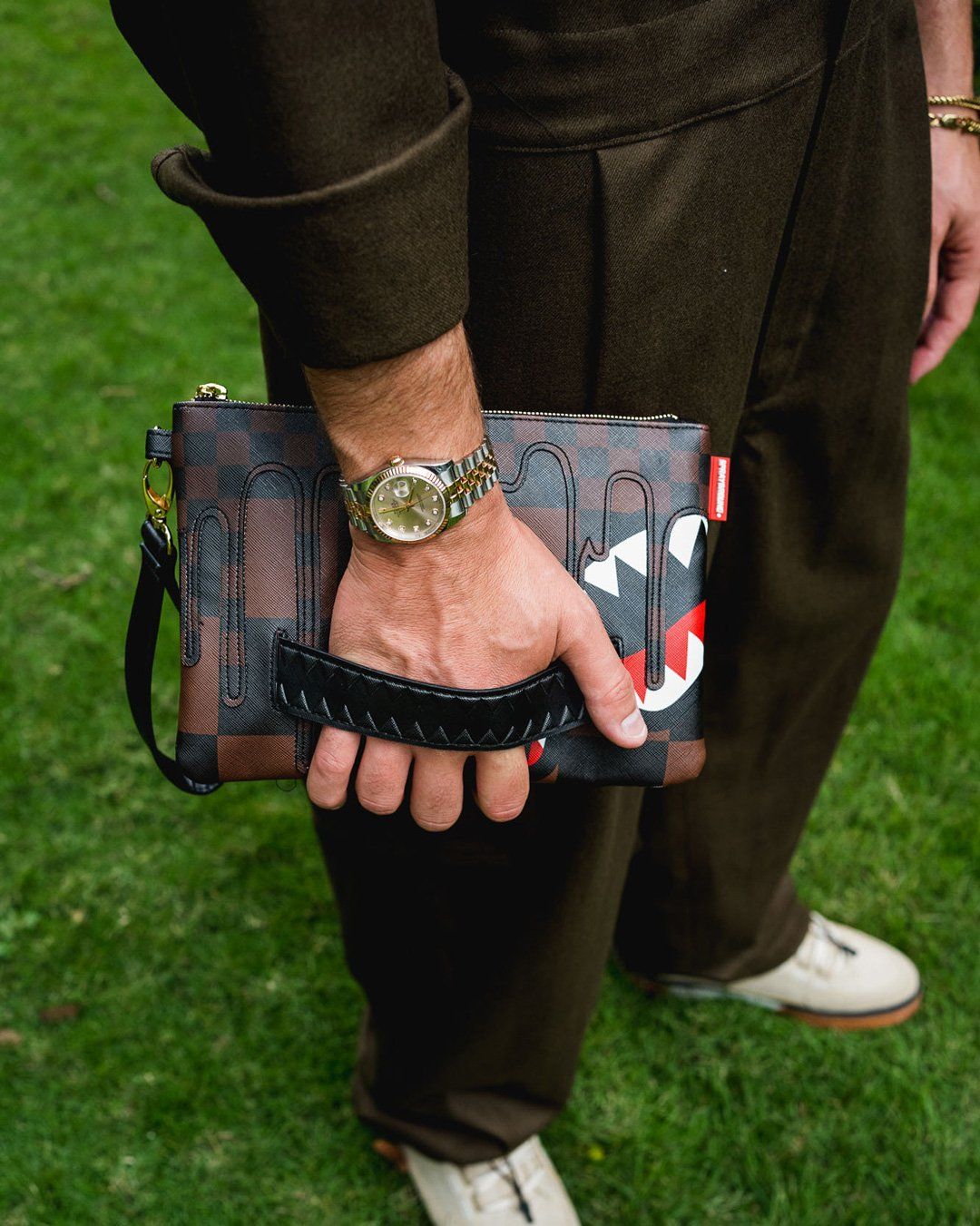 XTC SHARKS IN PARIS CROSSOVER CLUTCH