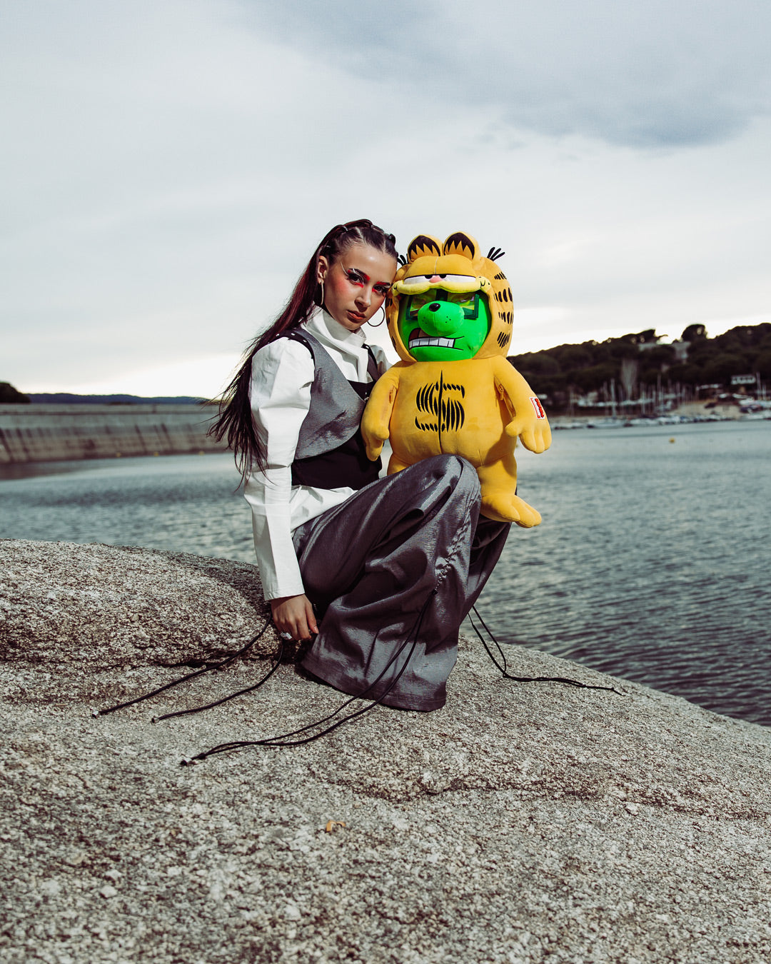 GARFIELD MONEYBEAR SUIT TEDDYBEAR BACKPACK