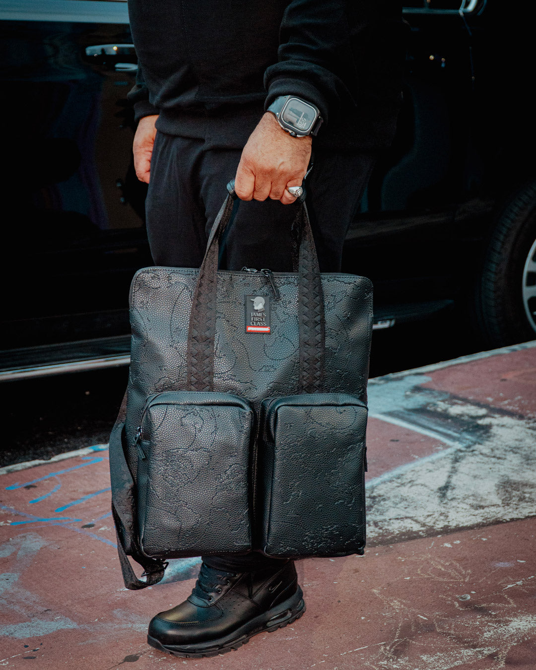 JAMES FIRST CLASS TYCOON TRAVELER CROSSOVER MESSENGER BAG