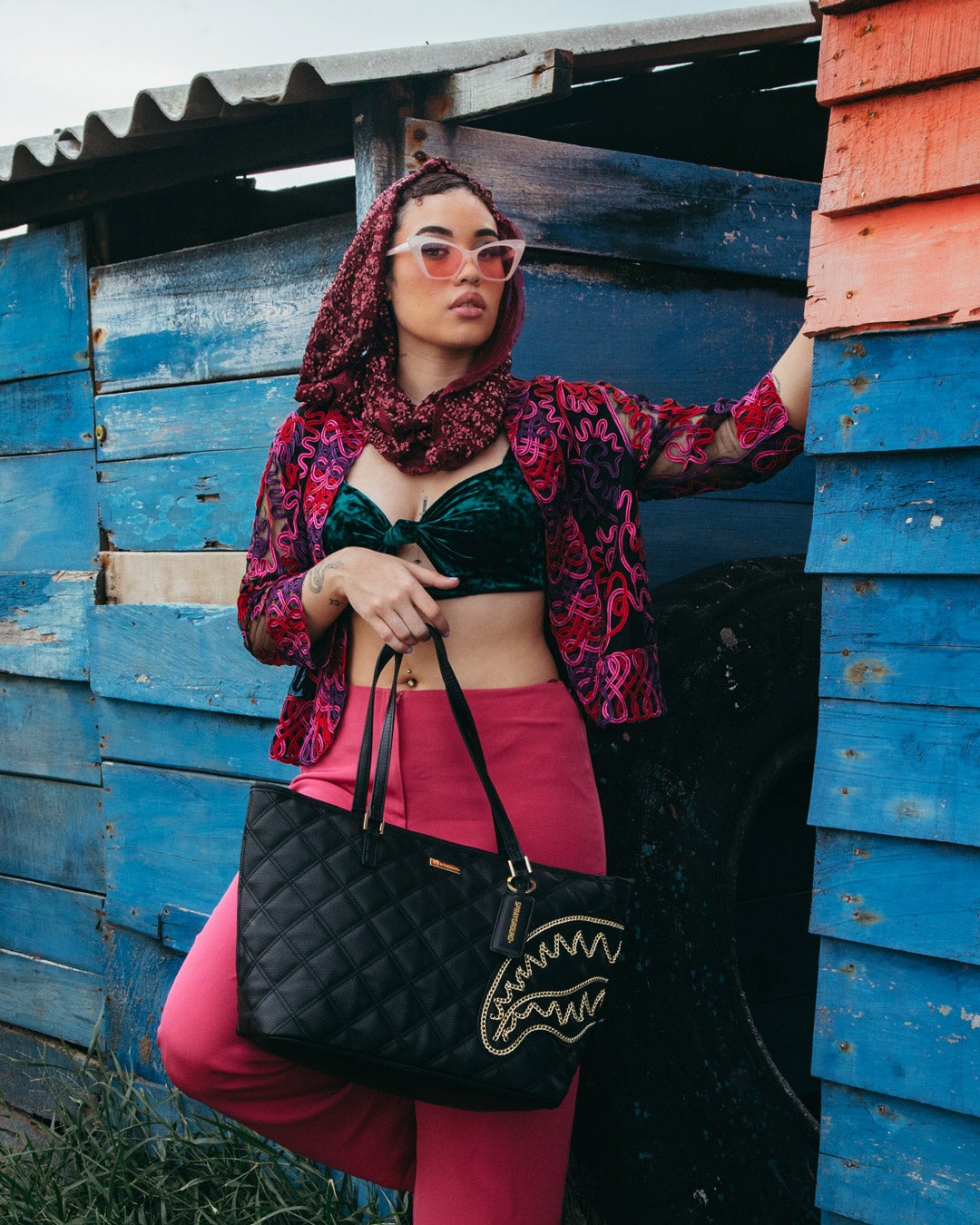 NOIR QUILT GOLD CHAIN SHARK TOTE
