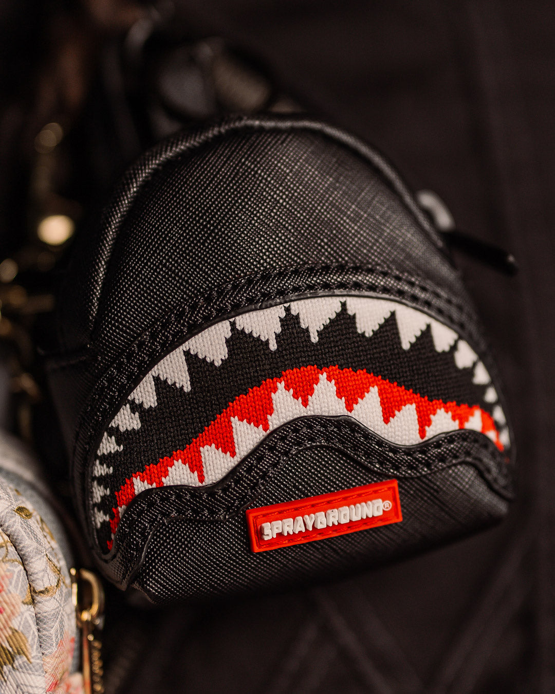KNIT COMMANDER BACKPACK KEYCHAIN